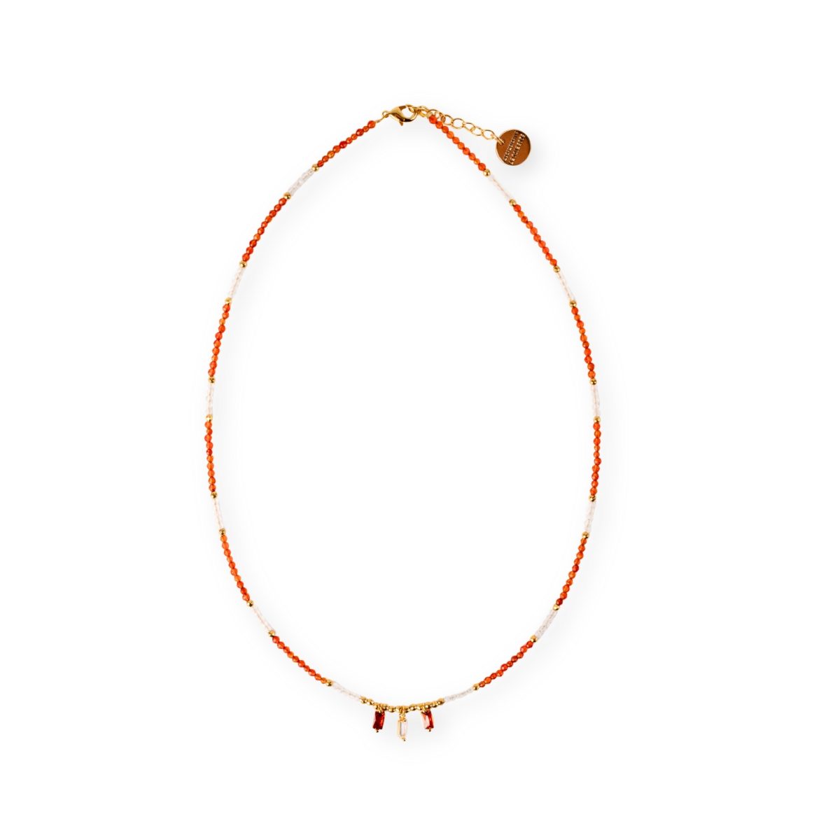 Collier California Mademoiselle Antoinette en pierres de cornaline orange et calcédoine, orné de trois pendentifs en verre facetté et finitions dorées.