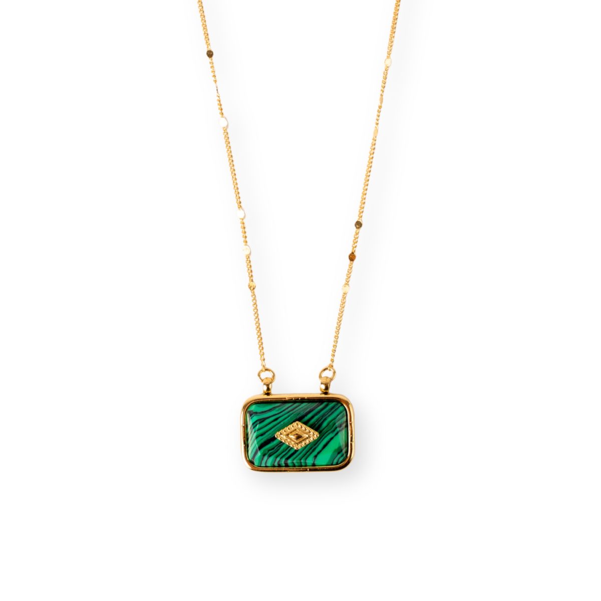 Collier Marquise Mademoiselle Antoinette avec pendentif rectangulaire vert façon malachite et chaîne fine dorée à l'or fin.