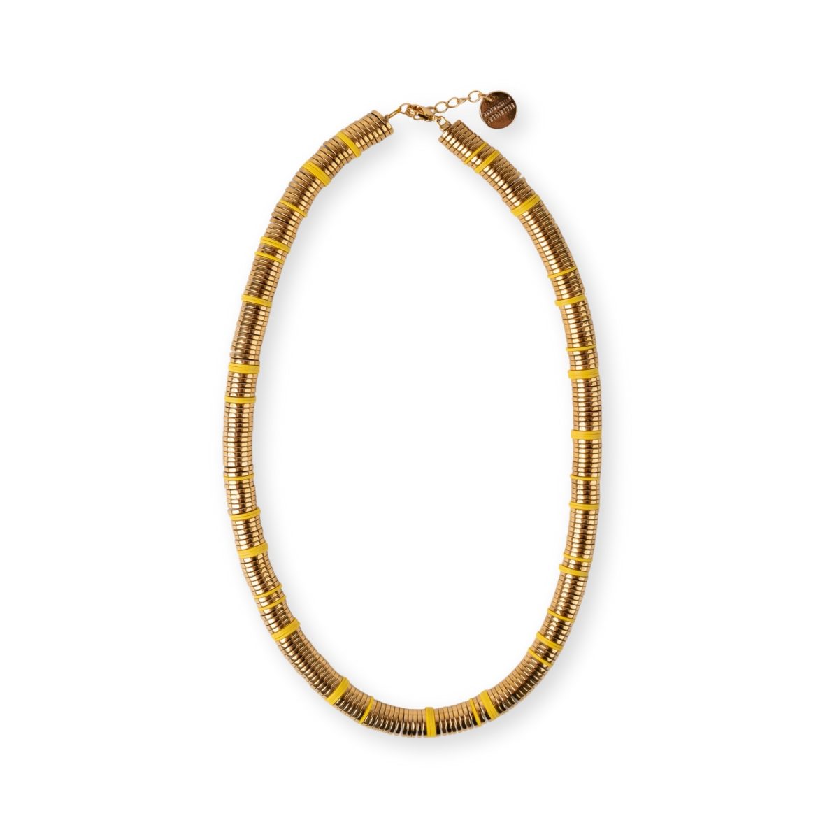 Collier ras de cou artisanal Bondi Beach Mademoiselle Antoinette avec disques d'hématite dorée et vinyle jaune.
