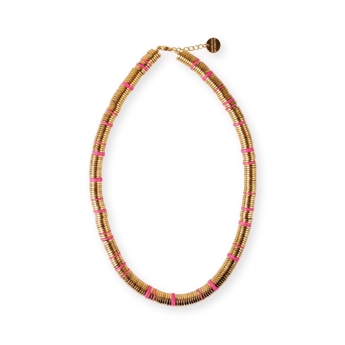 Collier ras de cou artisanal Bondi Beach Mademoiselle Antoinette avec disques d'hématite dorée et touches de vinyle rose fuchsia.